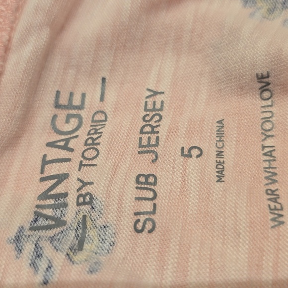 Torrid - Super Soft Slub Scoop Neck Bust Fitted Top in Almond Blossom Pink​​​ - Picture 7 of 14